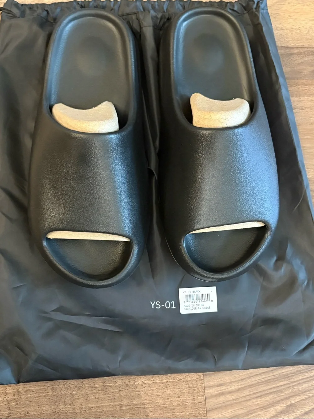 Yeezy YS-01 Black Onyx Slides Size 9 Men’s
